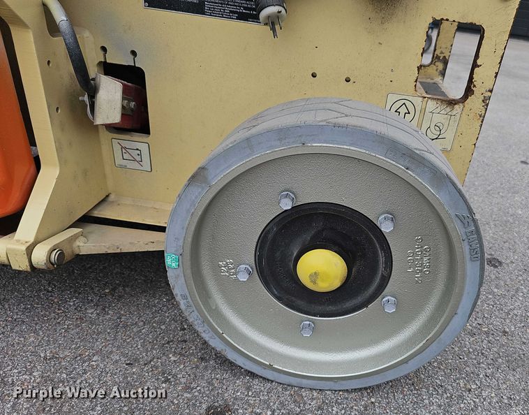 image for item DR3916 2016 JLG 2632ES scissor lift