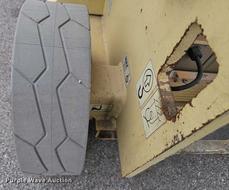 image for item DR3916 2016 JLG 2632ES scissor lift