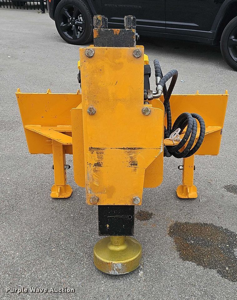 image for item DR3920 2025 GIYI GY-AD680 skid steer post driver