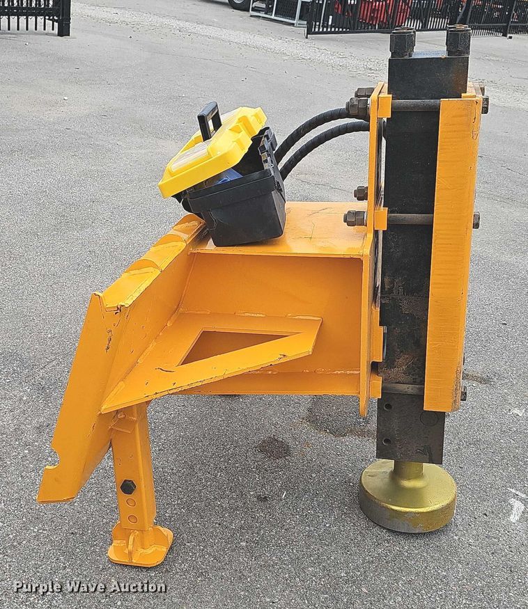 image for item DR3920 2025 GIYI GY-AD680 skid steer post driver