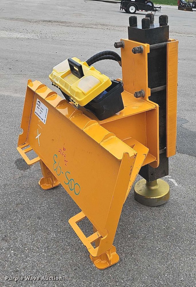image for item DR3920 2025 GIYI GY-AD680 skid steer post driver