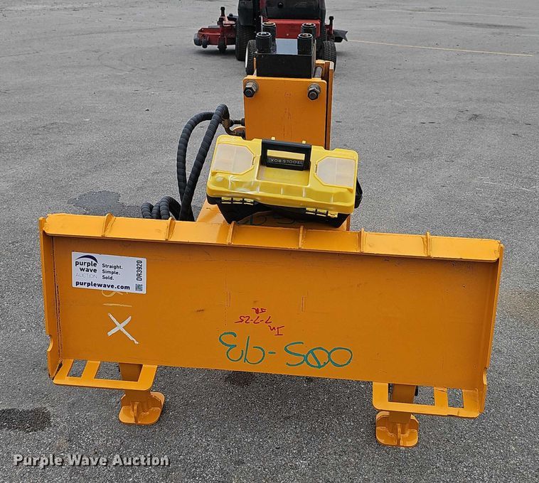 image for item DR3920 2025 GIYI GY-AD680 skid steer post driver