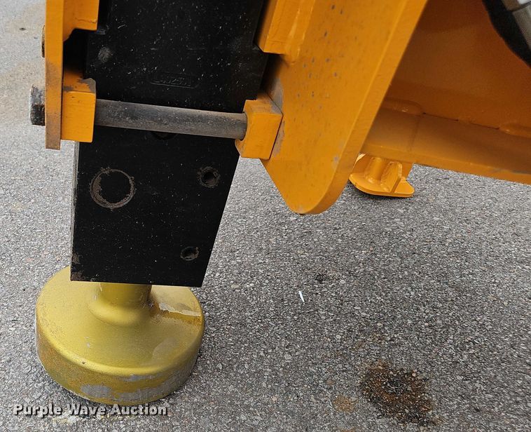 image for item DR3920 2025 GIYI GY-AD680 skid steer post driver