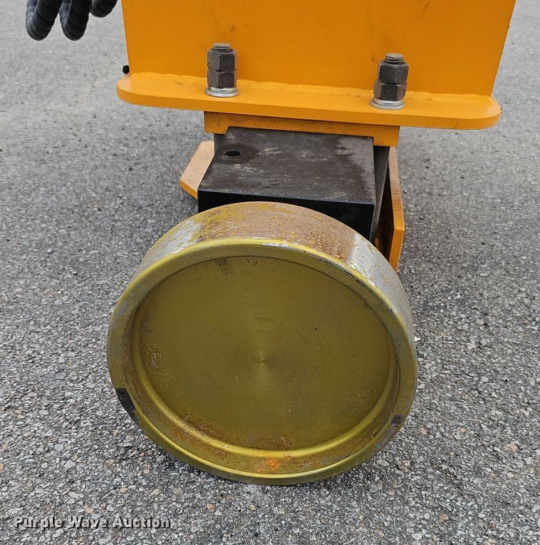 image for item DR3920 2025 GIYI GY-AD680 skid steer post driver