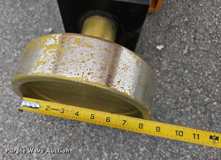 image for item DR3920 2025 GIYI GY-AD680 skid steer post driver