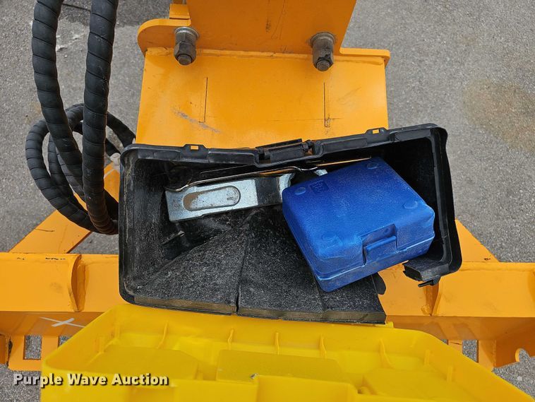 image for item DR3920 2025 GIYI GY-AD680 skid steer post driver