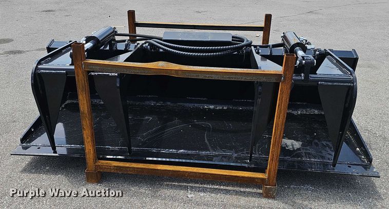 image for item DR3925 2025 GIYI GY-PG72C skid steer grapple bucket