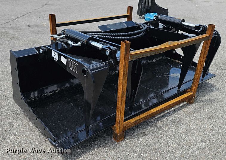 image for item DR3925 2025 GIYI GY-PG72C skid steer grapple bucket