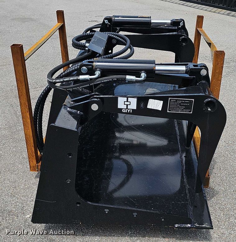 image for item DR3925 2025 GIYI GY-PG72C skid steer grapple bucket