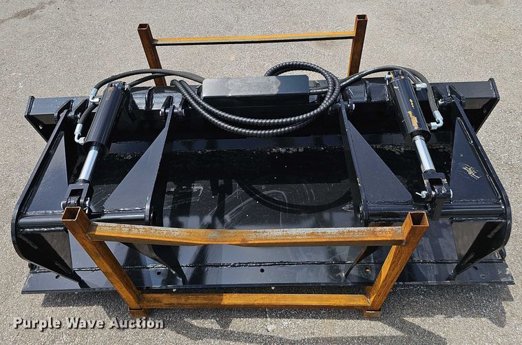 image for item DR3925 2025 GIYI GY-PG72C skid steer grapple bucket