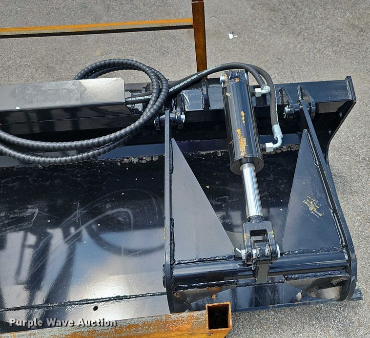 image for item DR3925 2025 GIYI GY-PG72C skid steer grapple bucket