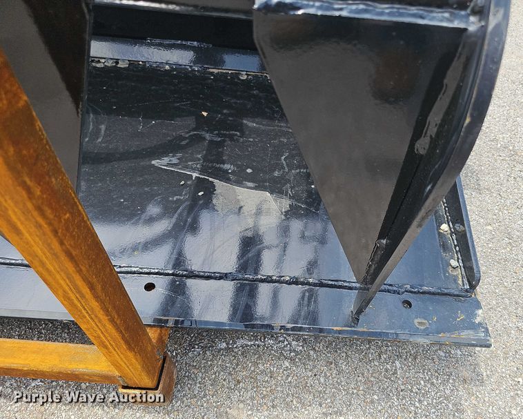 image for item DR3925 2025 GIYI GY-PG72C skid steer grapple bucket