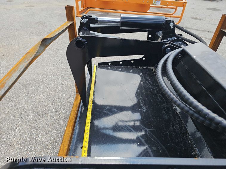 image for item DR3925 2025 GIYI GY-PG72C skid steer grapple bucket