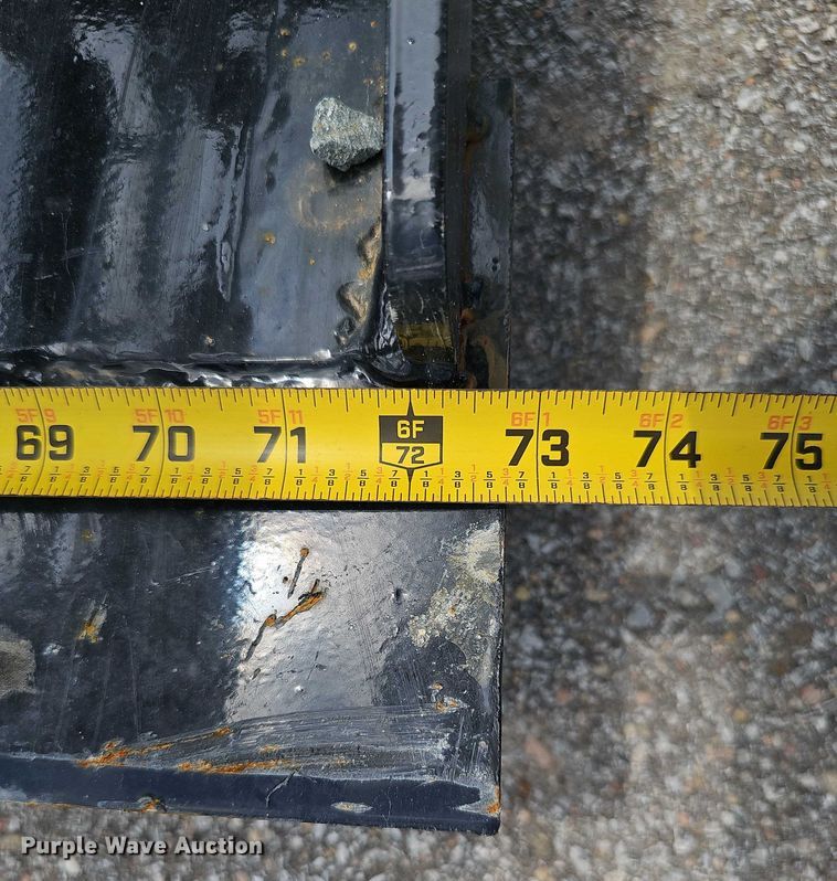 image for item DR3925 2025 GIYI GY-PG72C skid steer grapple bucket