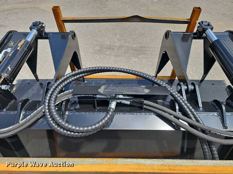 image for item DR3925 2025 GIYI GY-PG72C skid steer grapple bucket