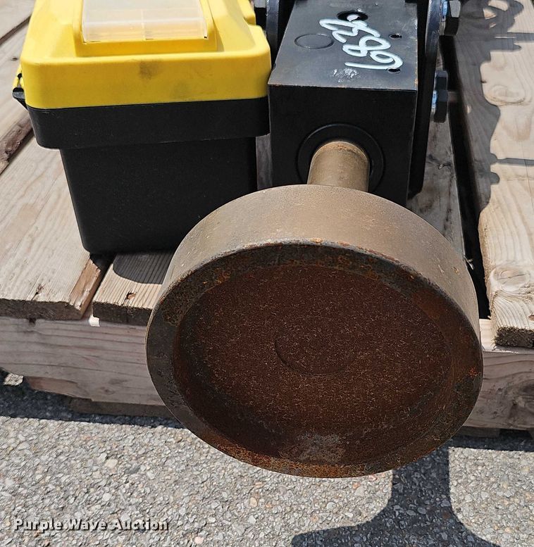 image for item DR3929 2019 Toro Dingo TX-427 compact utility loader