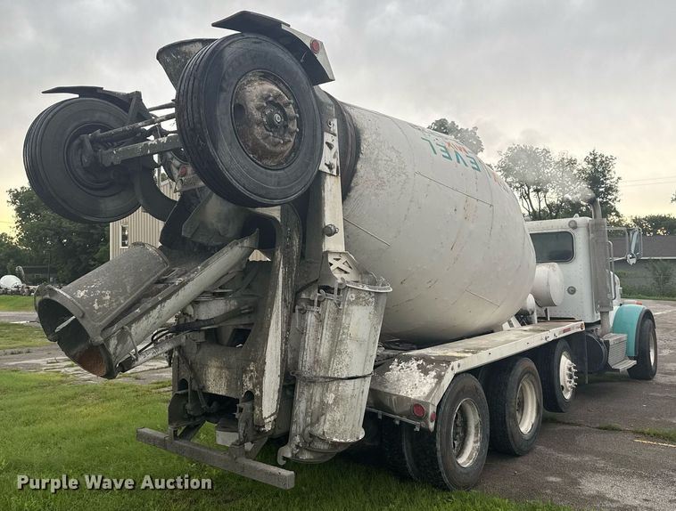 image for item DS3762 2014 Peterbilt 365 ready mix truck