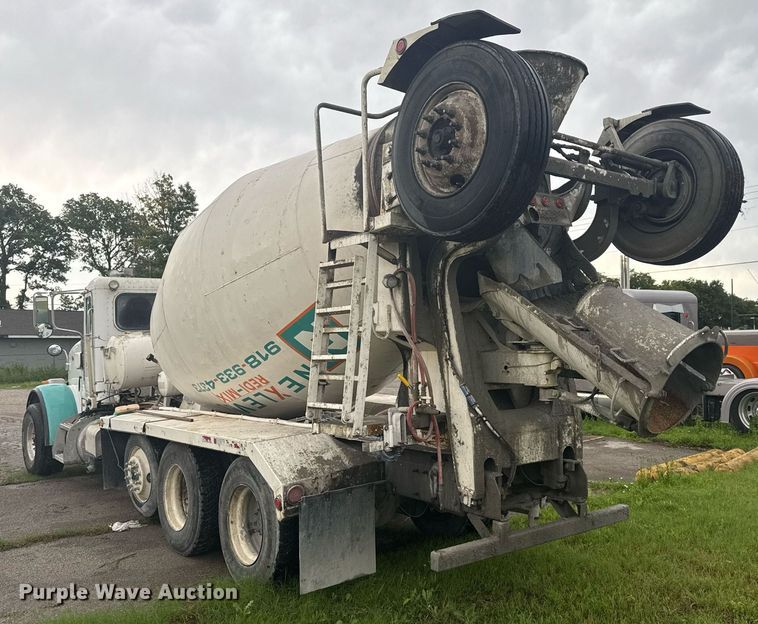 image for item DS3762 2014 Peterbilt 365 ready mix truck