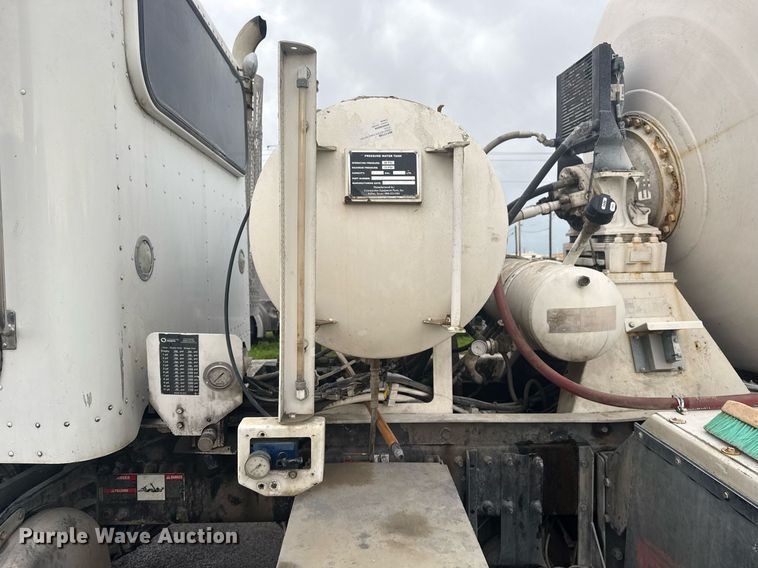image for item DS3762 2014 Peterbilt 365 ready mix truck