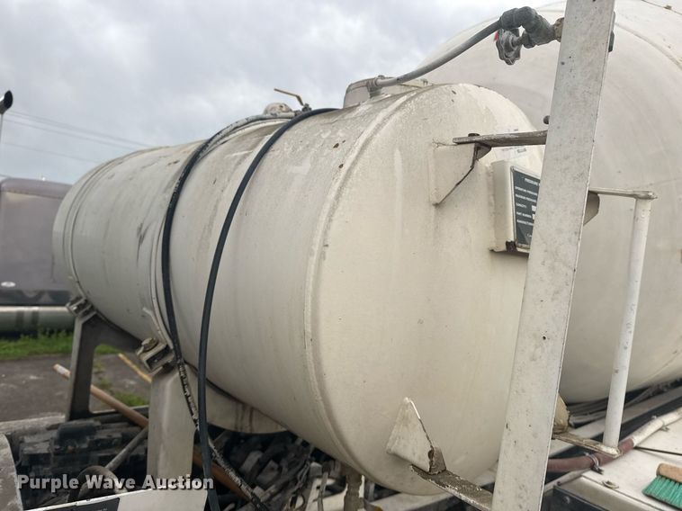 image for item DS3762 2014 Peterbilt 365 ready mix truck