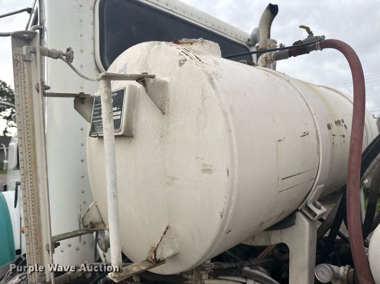 image for item DS3762 2014 Peterbilt 365 ready mix truck