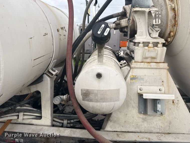 image for item DS3762 2014 Peterbilt 365 ready mix truck