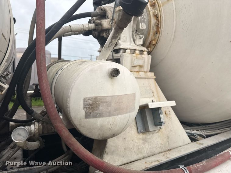 image for item DS3762 2014 Peterbilt 365 ready mix truck