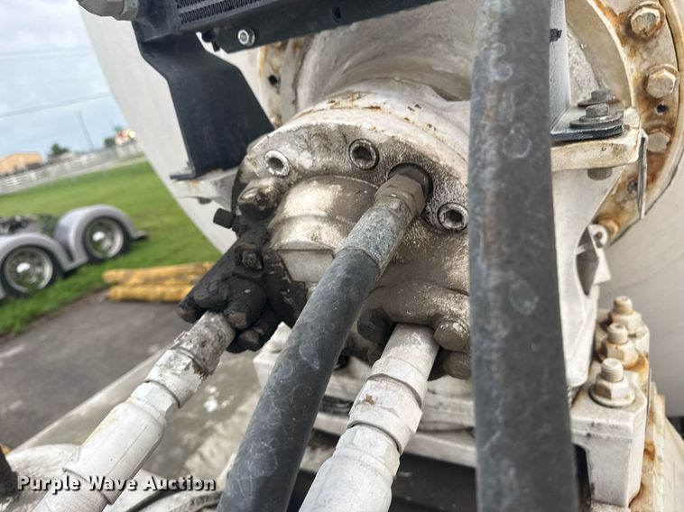 image for item DS3762 2014 Peterbilt 365 ready mix truck