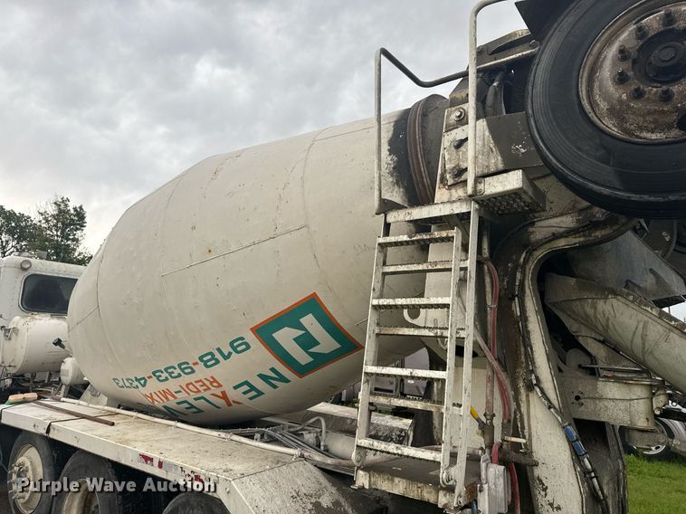 image for item DS3762 2014 Peterbilt 365 ready mix truck