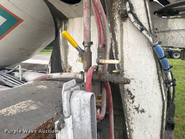 image for item DS3762 2014 Peterbilt 365 ready mix truck