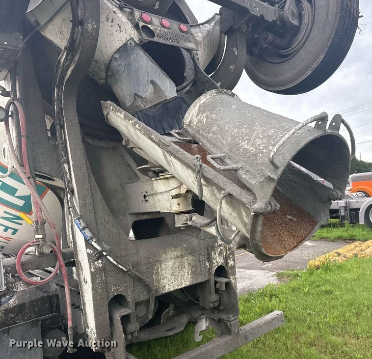 image for item DS3762 2014 Peterbilt 365 ready mix truck