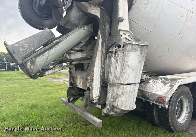 image for item DS3762 2014 Peterbilt 365 ready mix truck