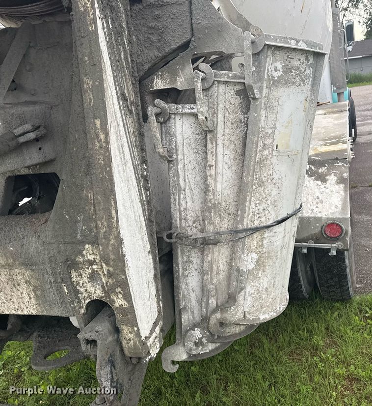 image for item DS3762 2014 Peterbilt 365 ready mix truck