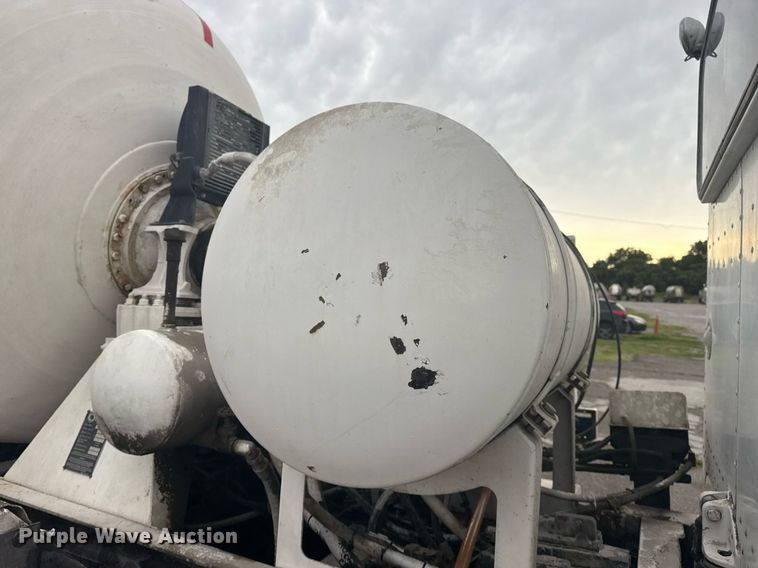 image for item DS3762 2014 Peterbilt 365 ready mix truck