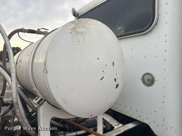 image for item DS3762 2014 Peterbilt 365 ready mix truck