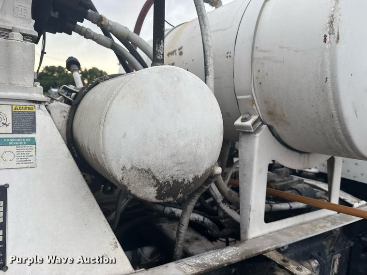 image for item DS3762 2014 Peterbilt 365 ready mix truck