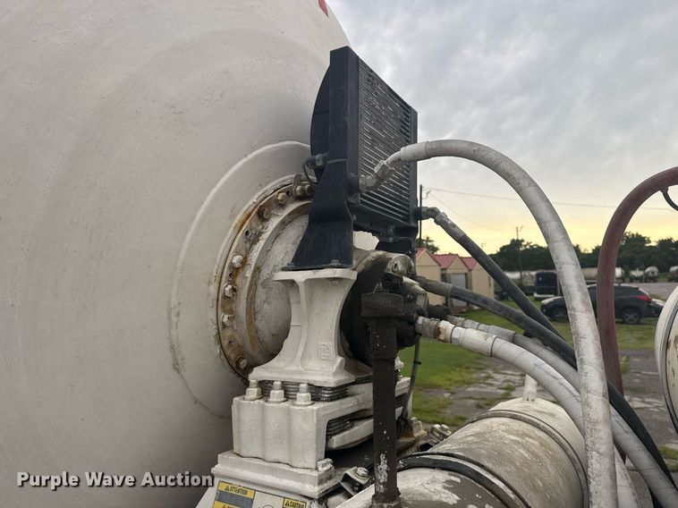 image for item DS3762 2014 Peterbilt 365 ready mix truck