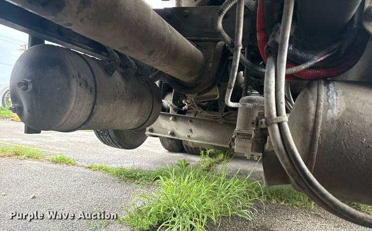 image for item DS3762 2014 Peterbilt 365 ready mix truck