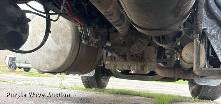 image for item DS3762 2014 Peterbilt 365 ready mix truck