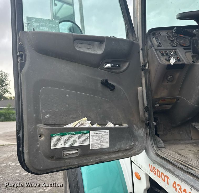 image for item DS3762 2014 Peterbilt 365 ready mix truck