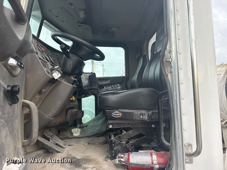 image for item DS3762 2014 Peterbilt 365 ready mix truck