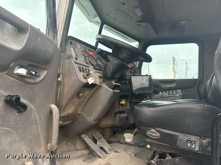 image for item DS3762 2014 Peterbilt 365 ready mix truck