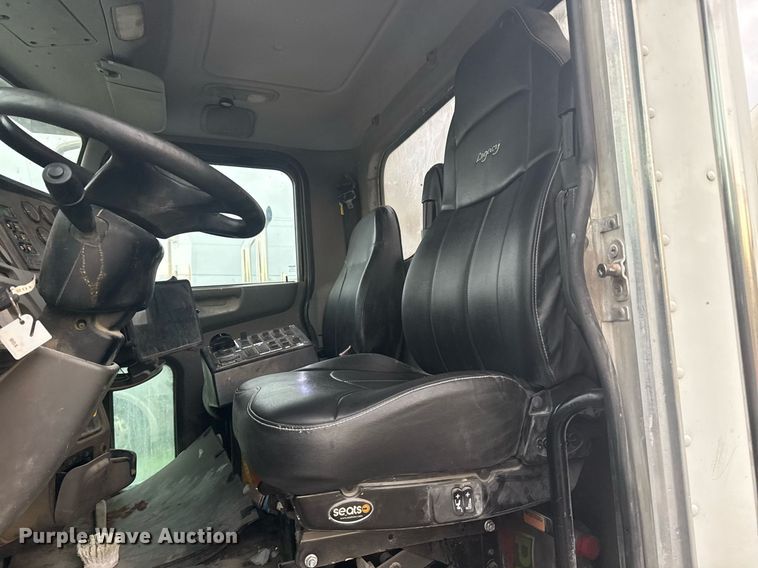 image for item DS3762 2014 Peterbilt 365 ready mix truck