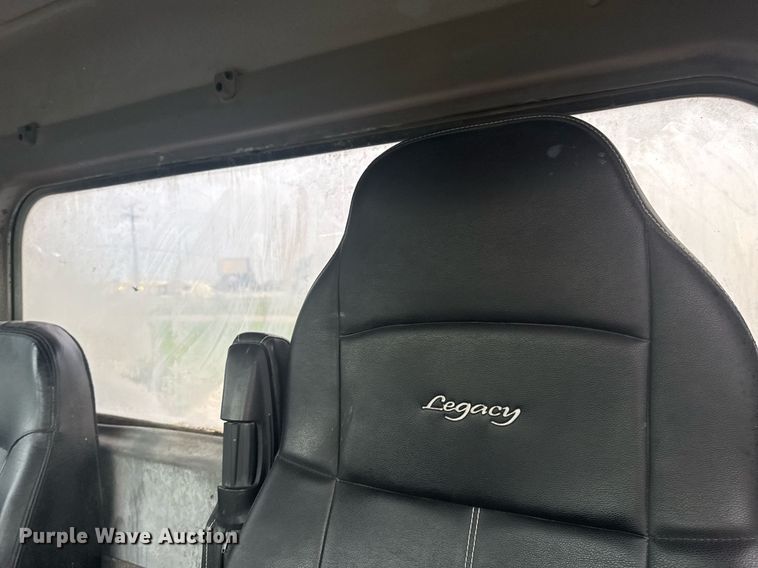 image for item DS3762 2014 Peterbilt 365 ready mix truck