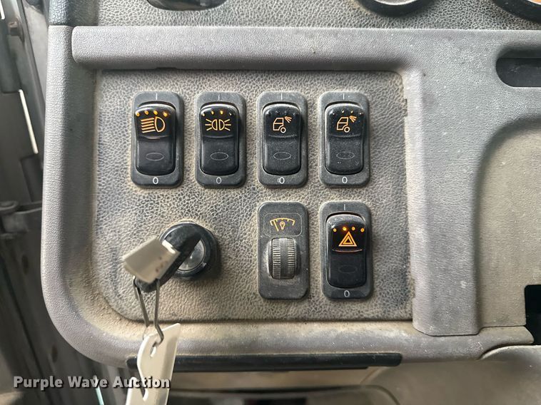 image for item DS3762 2014 Peterbilt 365 ready mix truck