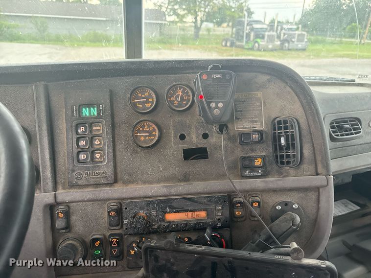 image for item DS3762 2014 Peterbilt 365 ready mix truck