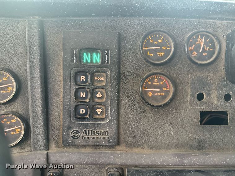 image for item DS3762 2014 Peterbilt 365 ready mix truck