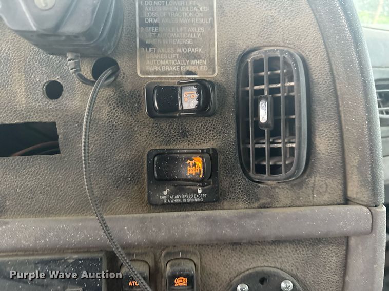 image for item DS3762 2014 Peterbilt 365 ready mix truck