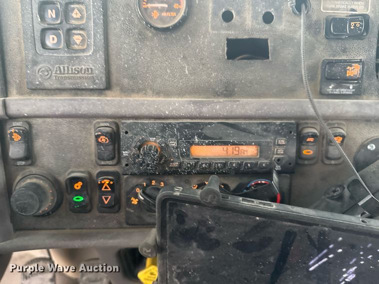 image for item DS3762 2014 Peterbilt 365 ready mix truck