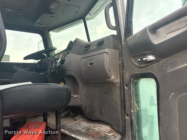 image for item DS3762 2014 Peterbilt 365 ready mix truck